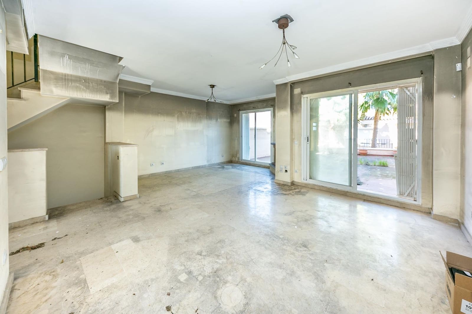 3 soveværelse Rækkehus til salg i La Duquesa / Puerto de la Duquesa med swimmingpool garage - € 360.000 (Ref: 10102658)