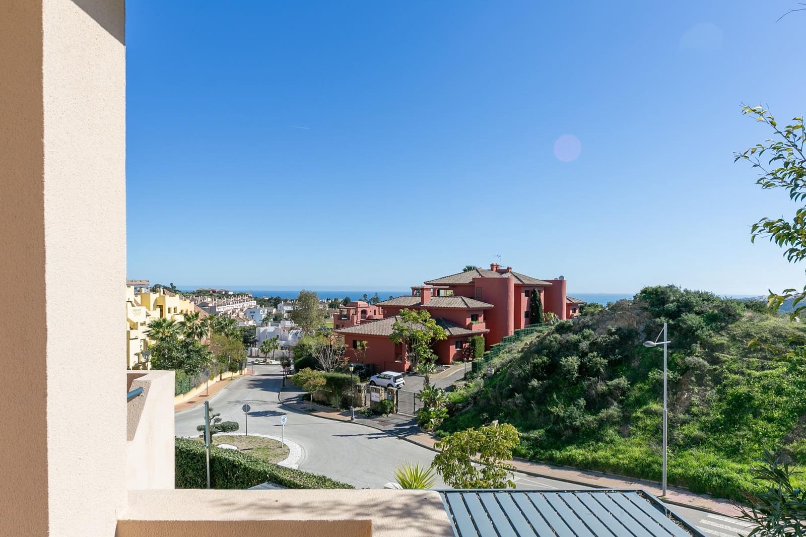 3 soveværelse Rækkehus til salg i La Duquesa / Puerto de la Duquesa med swimmingpool garage - € 360.000 (Ref: 10102658)