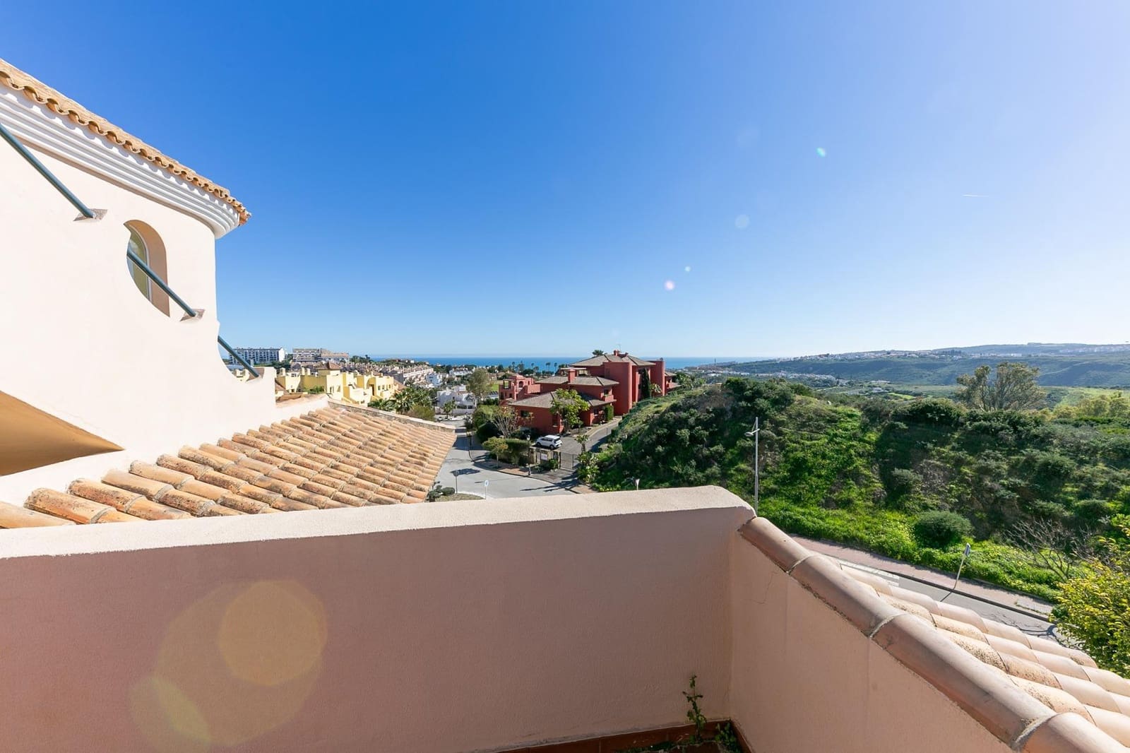 3 soveværelse Rækkehus til salg i La Duquesa / Puerto de la Duquesa med swimmingpool garage - € 360.000 (Ref: 10102658)