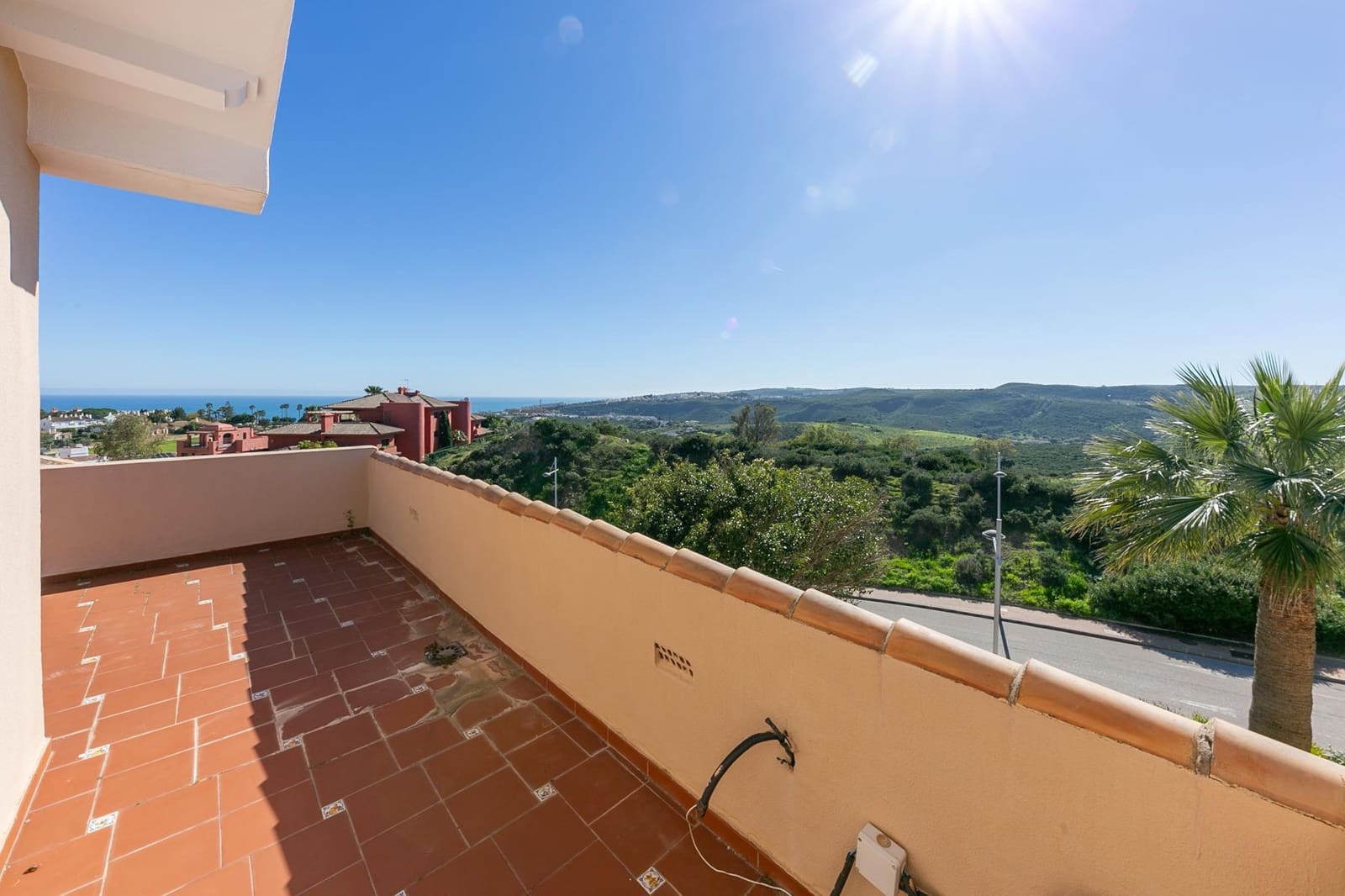 3 soveværelse Rækkehus til salg i La Duquesa / Puerto de la Duquesa med swimmingpool garage - € 360.000 (Ref: 10102658)