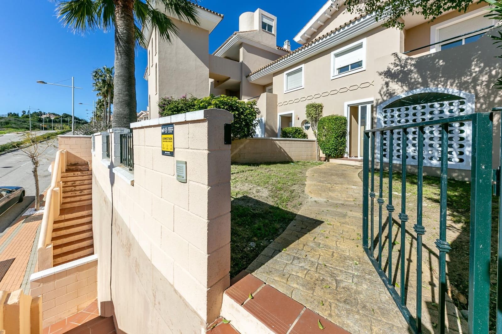 3 soveværelse Rækkehus til salg i La Duquesa / Puerto de la Duquesa med swimmingpool garage - € 360.000 (Ref: 10102658)
