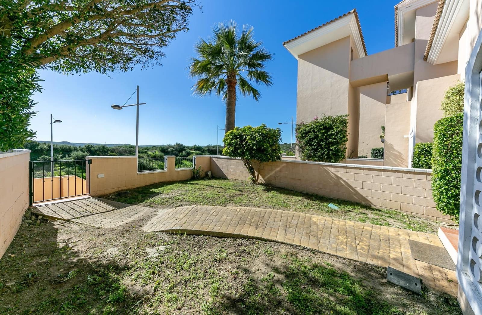 3 soveværelse Rækkehus til salg i La Duquesa / Puerto de la Duquesa med swimmingpool garage - € 360.000 (Ref: 10102658)