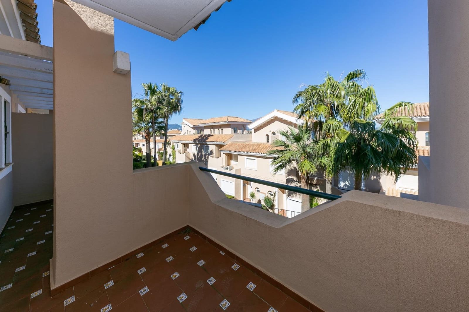 3 soveværelse Rækkehus til salg i La Duquesa / Puerto de la Duquesa med swimmingpool garage - € 360.000 (Ref: 10102658)