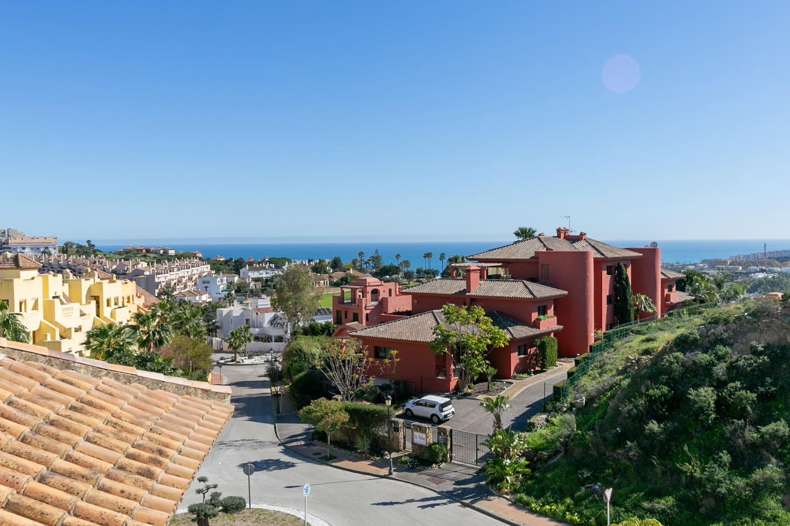 3 soveværelse Rækkehus til salg i La Duquesa / Puerto de la Duquesa med swimmingpool garage - € 360.000 (Ref: 10102658)