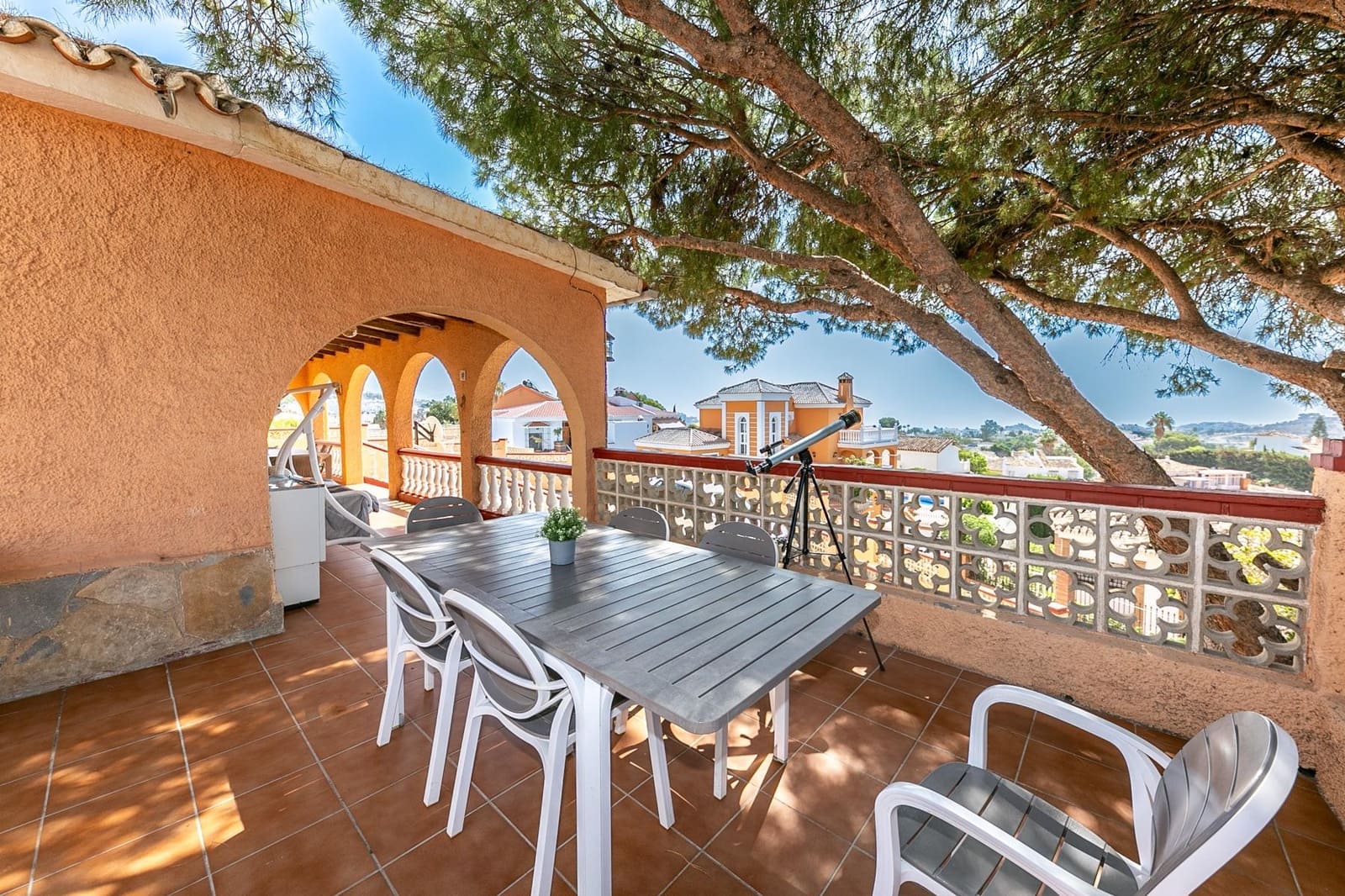 4 soveværelse Villa til salg i Benalmadena med swimmingpool garage - € 825.000 (Ref: 8849940)