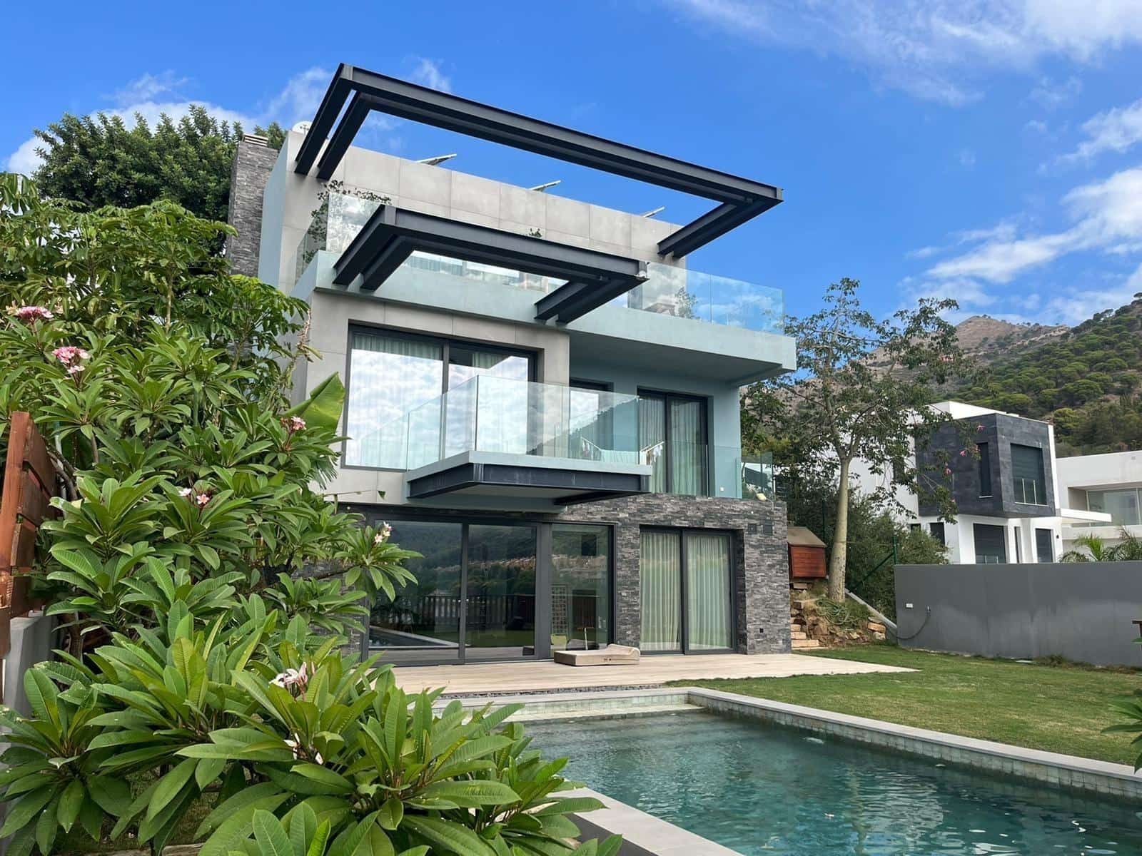 6 bedroom Villa for sale in Mijas with pool garage - € 1,600,000 (Ref: 8867215)