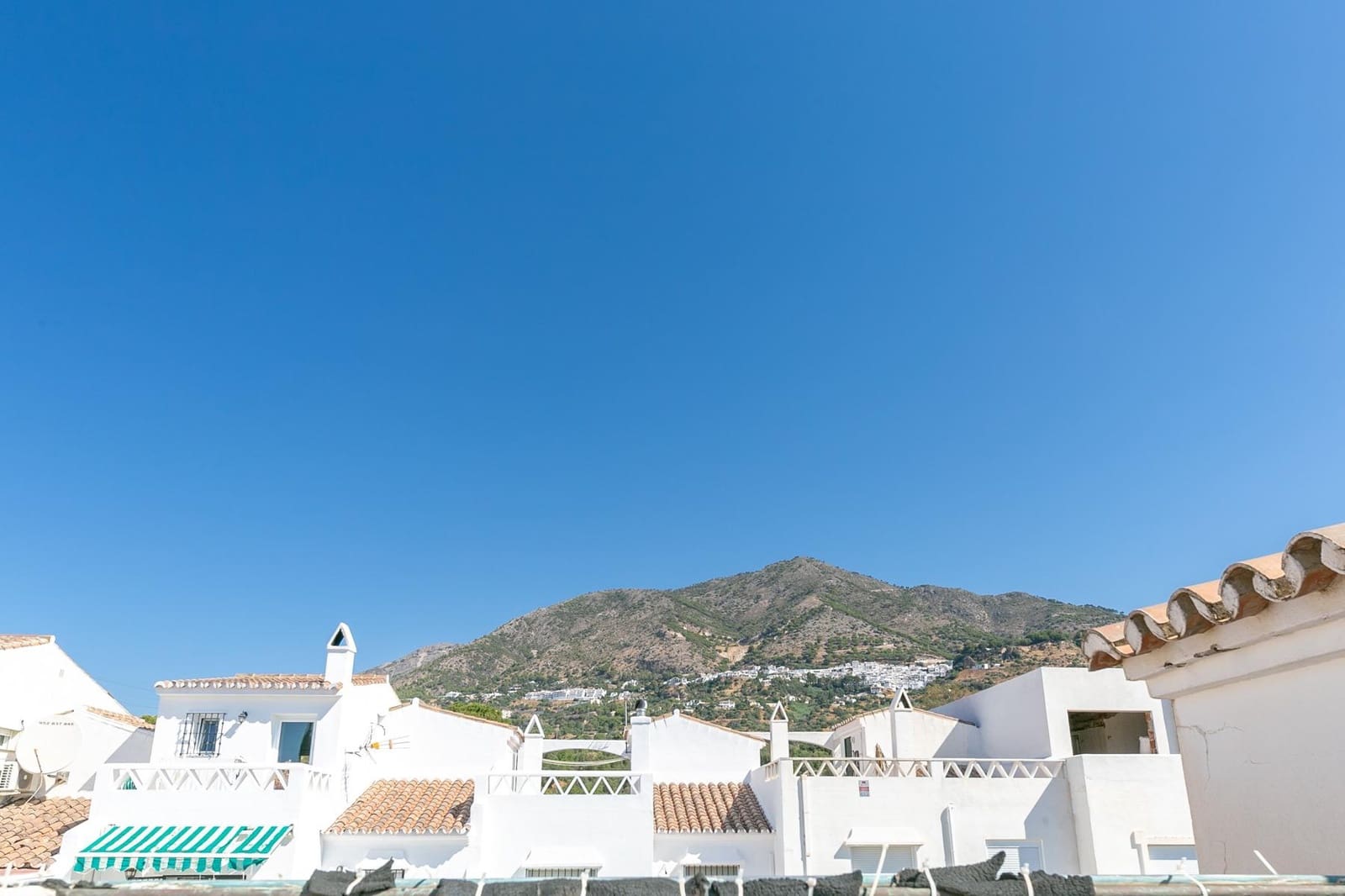 3 soverom Rekkehus til salgs i Mijas med svømmebasseng garasje - € 425 000 (Ref: 9106498)