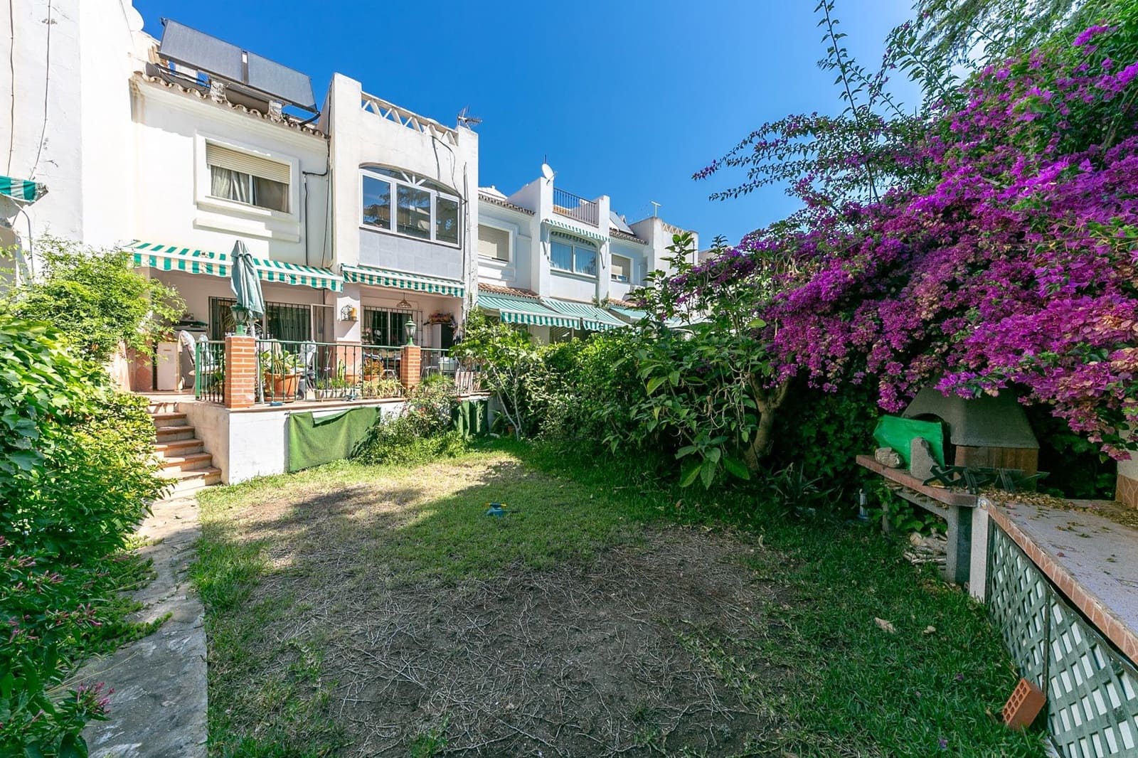 3 soverom Rekkehus til salgs i Mijas med svømmebasseng garasje - € 425 000 (Ref: 9106498)