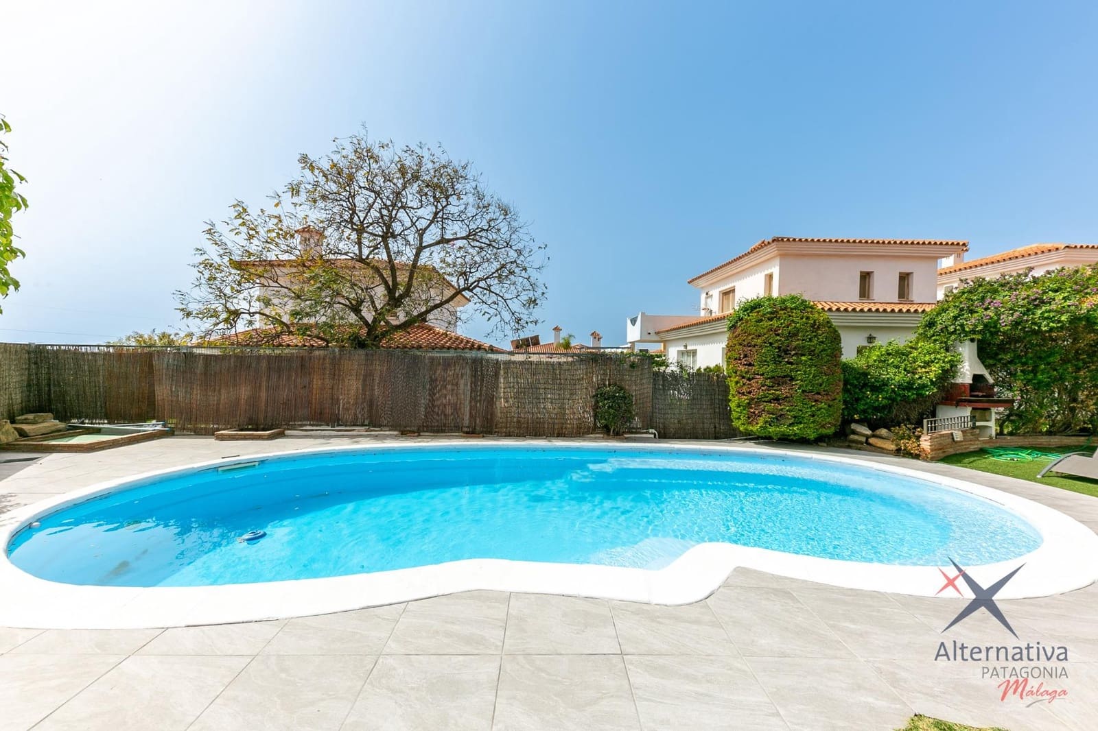4 soveværelse Semi-Rækkehus til salg i Benalmadena med swimmingpool garage - € 949.000 (Ref: 9153888)