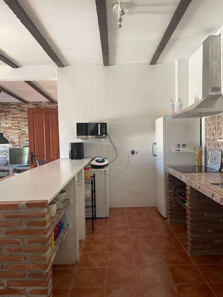 6 soveværelse Finca/Landehus til salg i Entrerrios med swimmingpool garage - € 1.195.000 (Ref: 9200455)