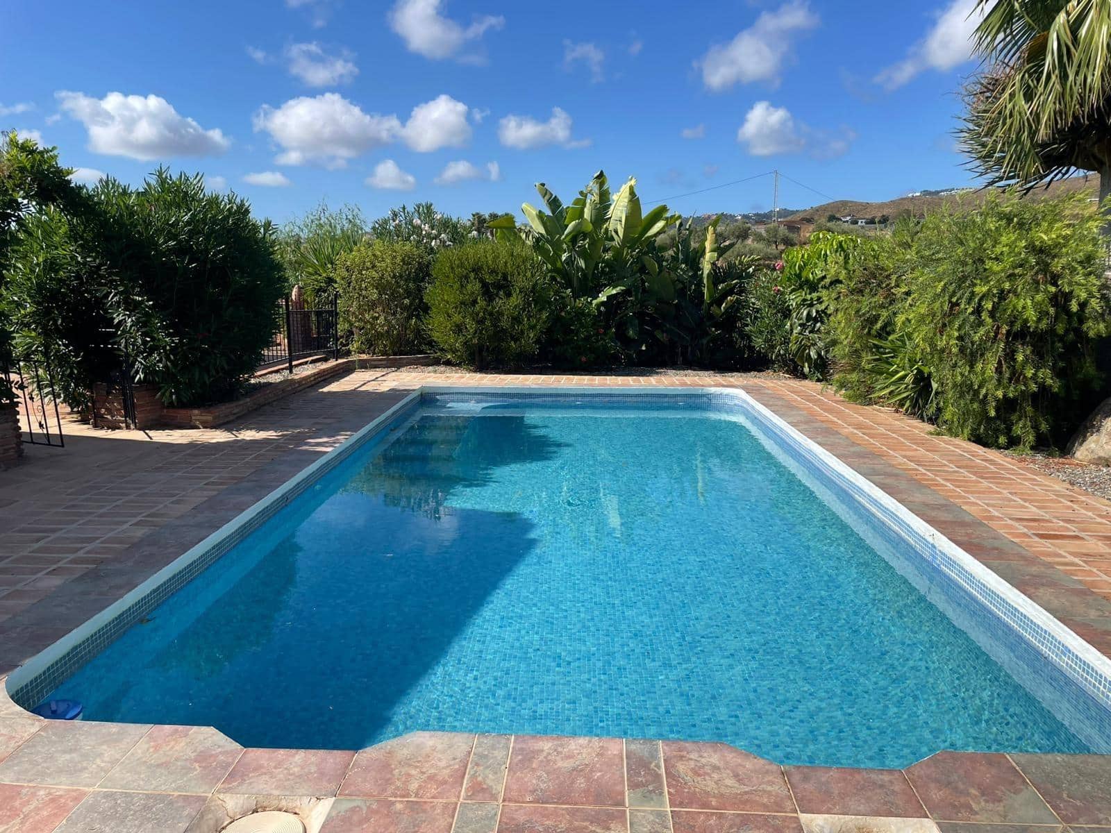 6 soveværelse Finca/Landehus til salg i Entrerrios med swimmingpool garage - € 1.195.000 (Ref: 9200455)