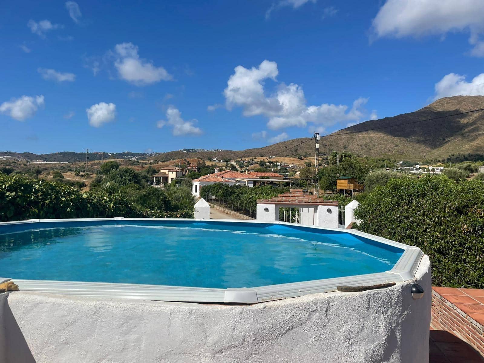 6 soveværelse Finca/Landehus til salg i Entrerrios med swimmingpool garage - € 1.195.000 (Ref: 9200455)