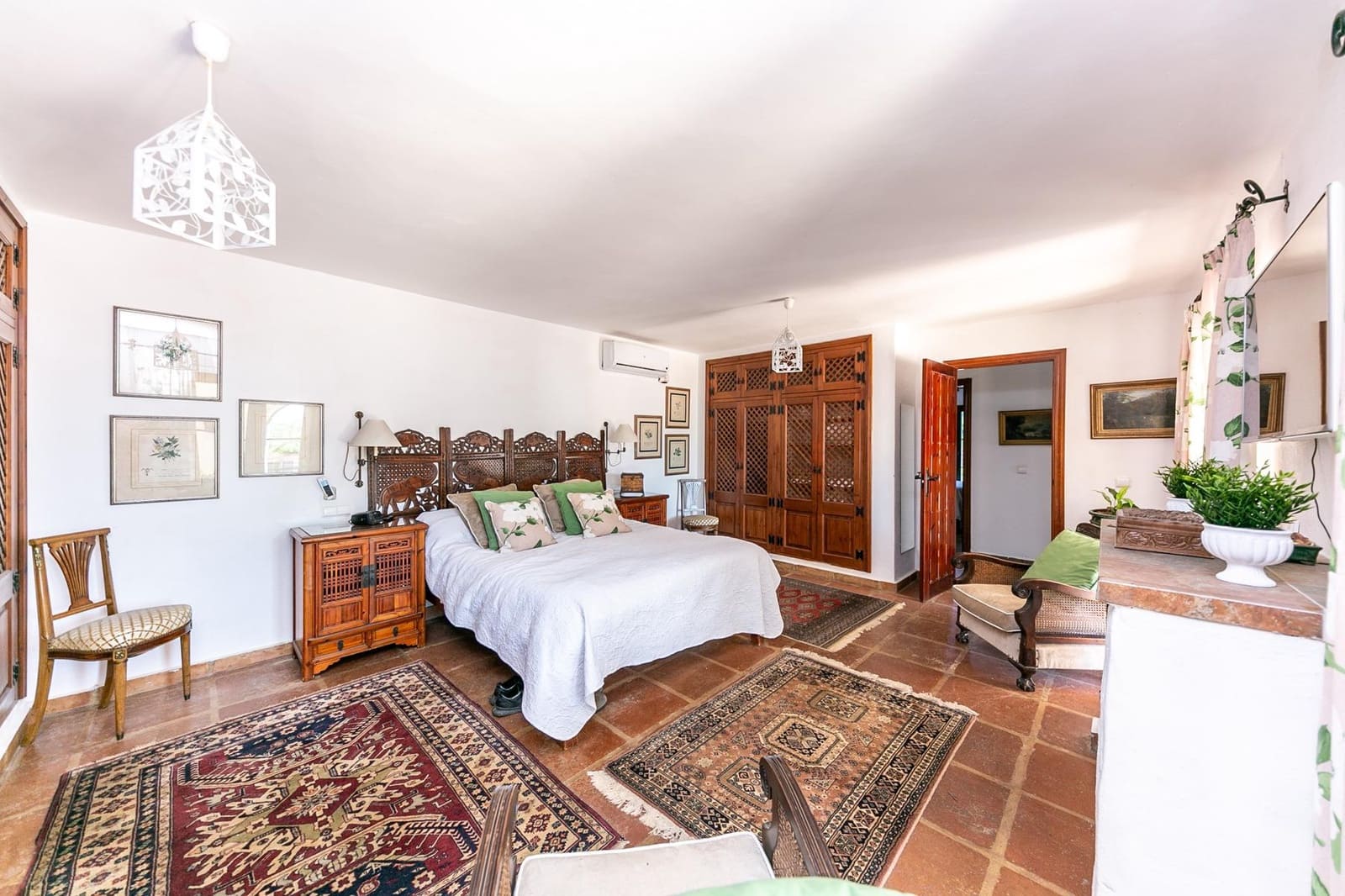 6 soveværelse Finca/Landehus til salg i Entrerrios med swimmingpool garage - € 1.195.000 (Ref: 9200455)