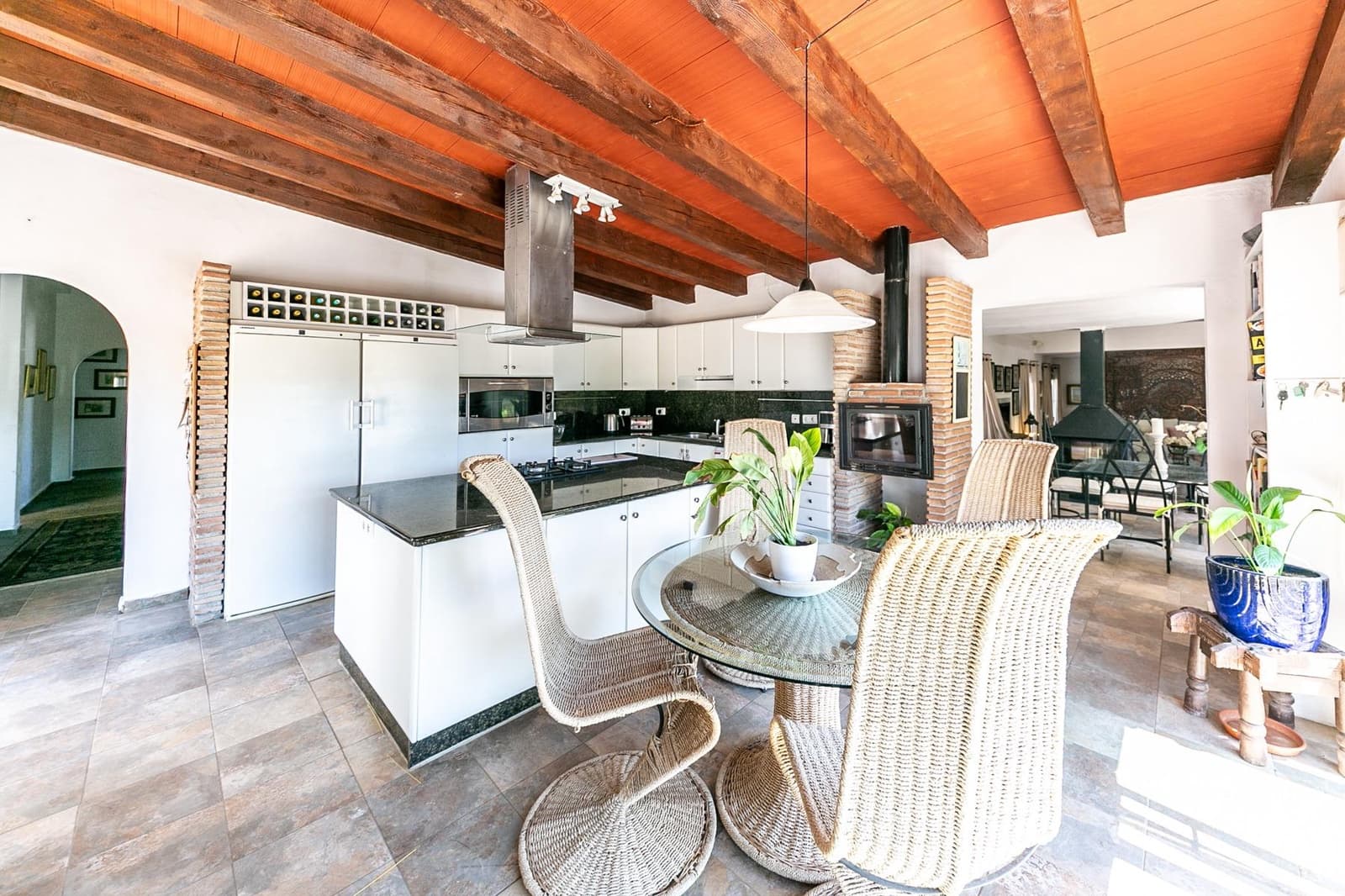 6 soveværelse Finca/Landehus til salg i Entrerrios med swimmingpool garage - € 1.195.000 (Ref: 9200455)