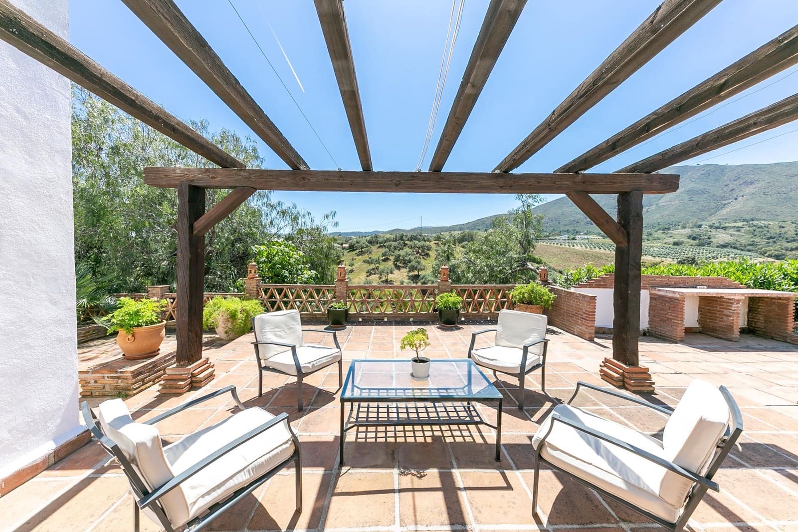 6 soveværelse Finca/Landehus til salg i Entrerrios med swimmingpool garage - € 1.195.000 (Ref: 9200455)