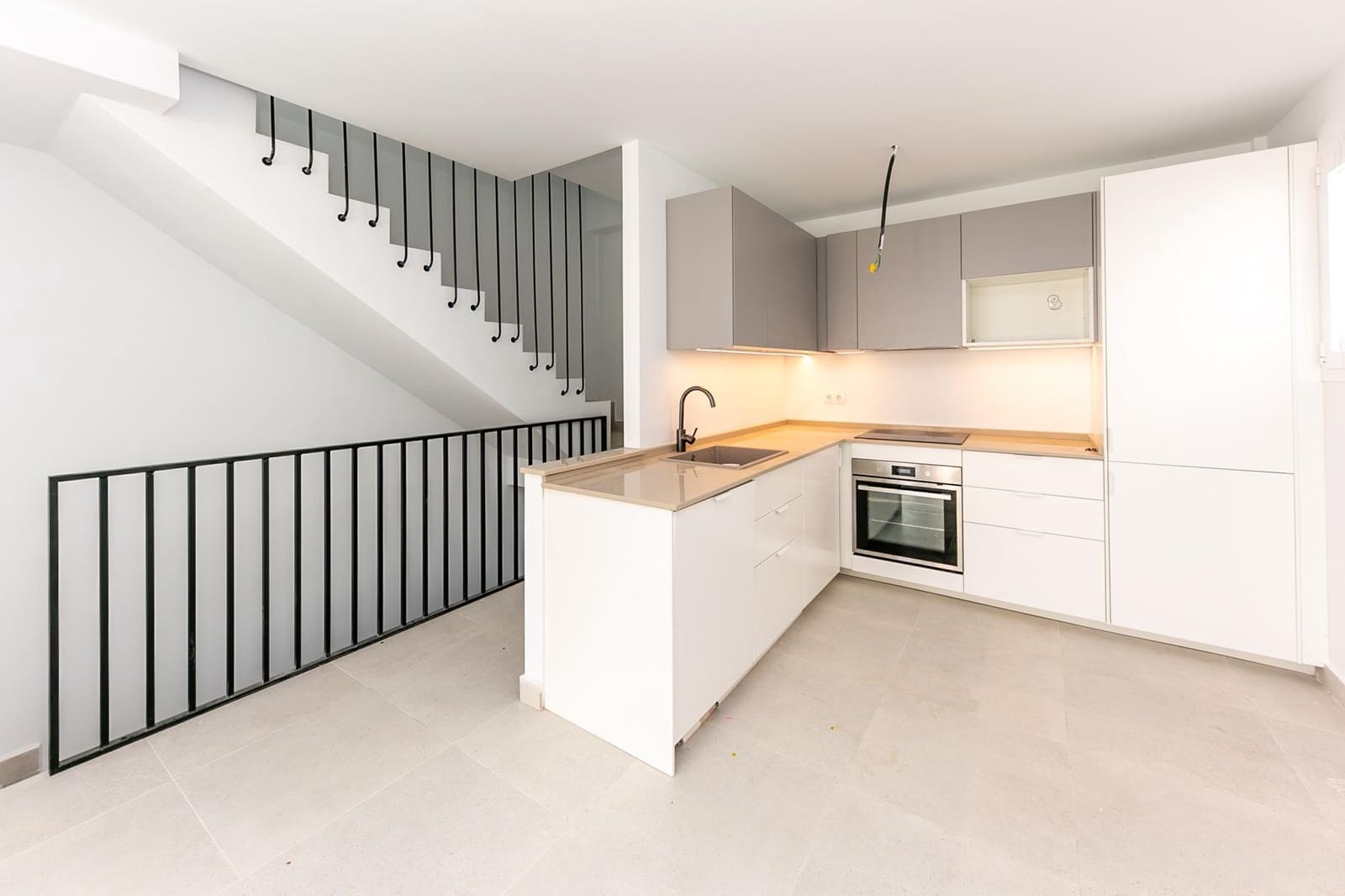 2 soveværelse Semi-Rækkehus til salg i Manilva med garage - € 349.000 (Ref: 9232882)