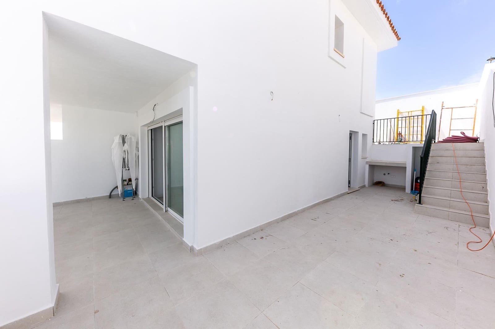 2 soveværelse Semi-Rækkehus til salg i Manilva med garage - € 349.000 (Ref: 9232882)