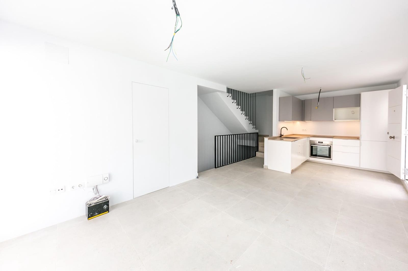 2 soveværelse Semi-Rækkehus til salg i Manilva med garage - € 349.000 (Ref: 9232882)