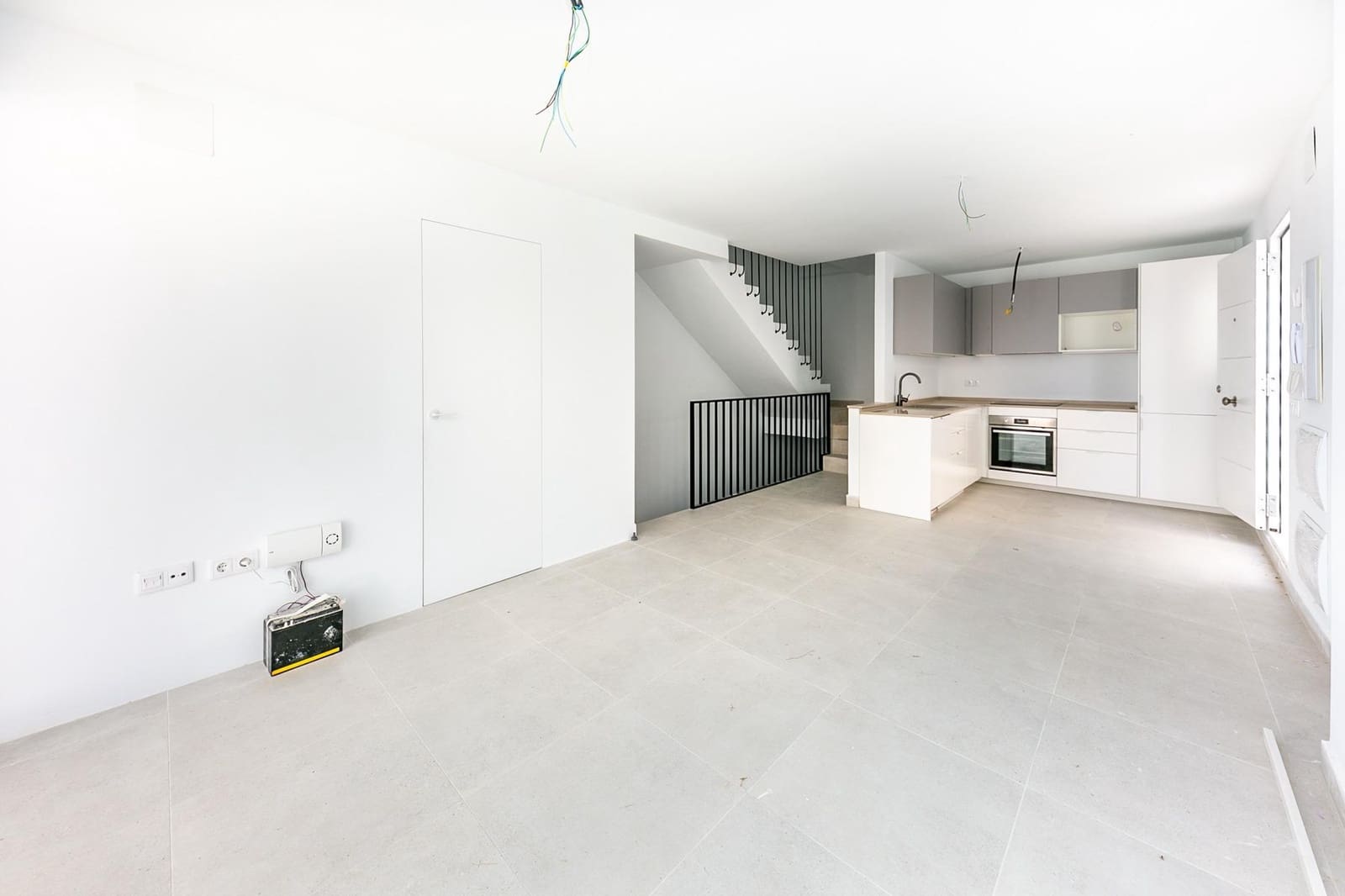 2 soveværelse Semi-Rækkehus til salg i Manilva med garage - € 349.000 (Ref: 9232882)