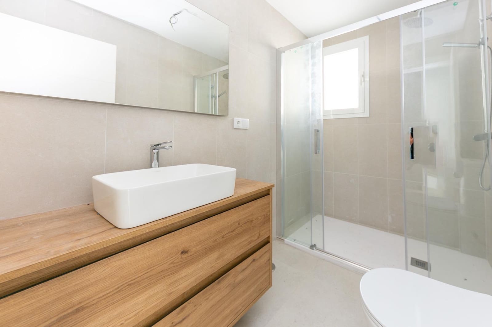 2 soveværelse Semi-Rækkehus til salg i Manilva med garage - € 349.000 (Ref: 9232882)