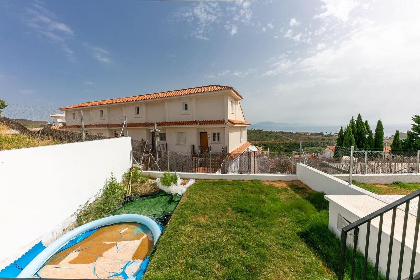 2 soveværelse Semi-Rækkehus til salg i Manilva med garage - € 349.000 (Ref: 9232882)