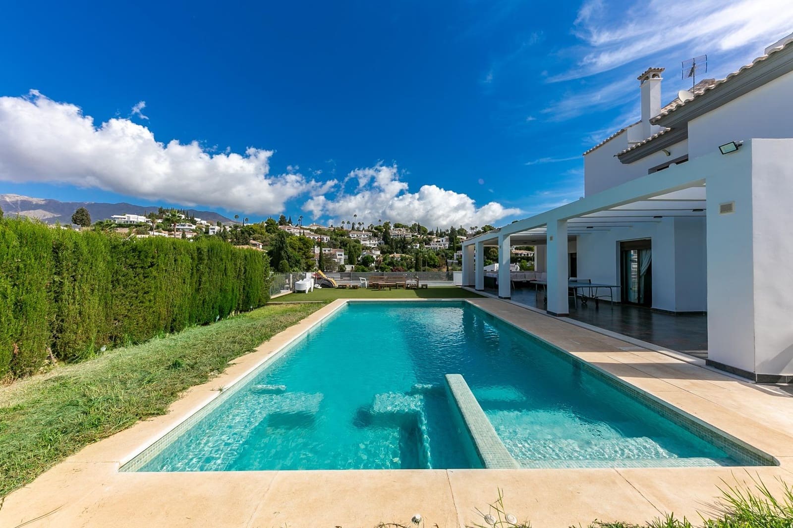 8 soverom Villa til salgs i La Sierrezuela med svømmebasseng - € 1 579 000 (Ref: 9285207)