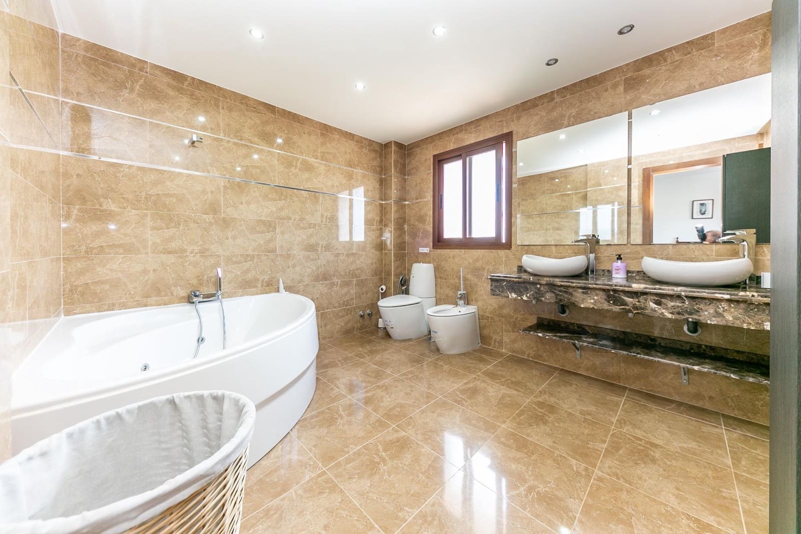 8 soverom Villa til salgs i La Sierrezuela med svømmebasseng - € 1 579 000 (Ref: 9285207)