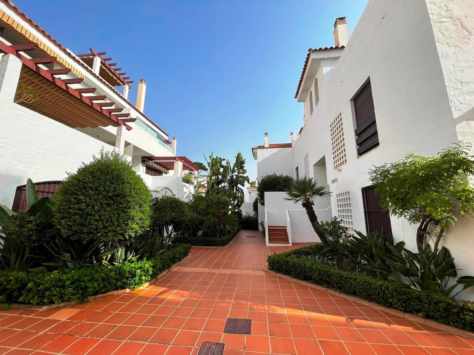 3 makuuhuone Huoneisto myytävänä paikassa Nueva Andalucia mukana uima-altaan - 575 000 € (Ref: 9291546)