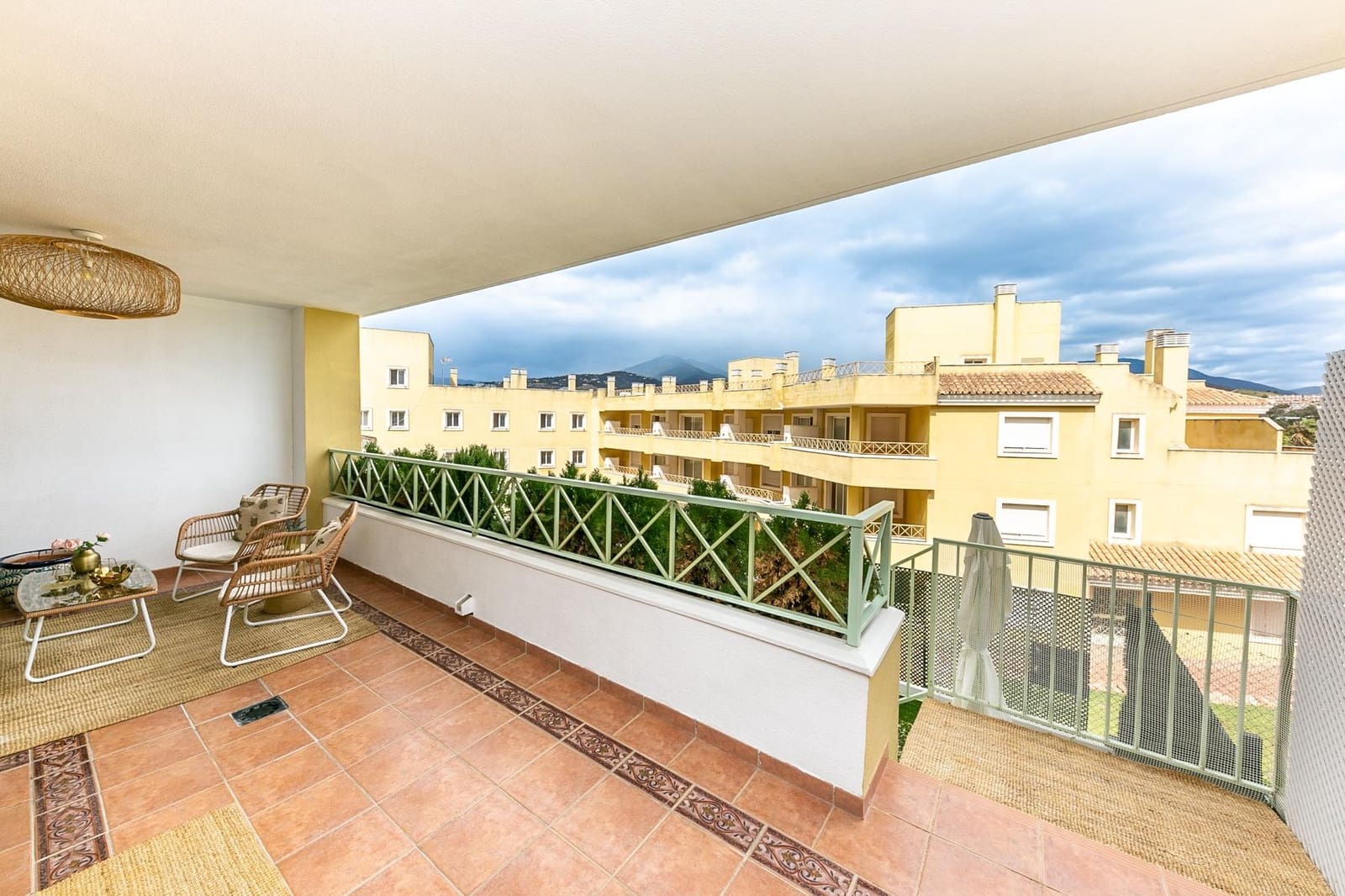 1 quarto Apartamento para venda em Nueva Andalucia com piscina garagem - 325 000 € (Ref: 9401030)