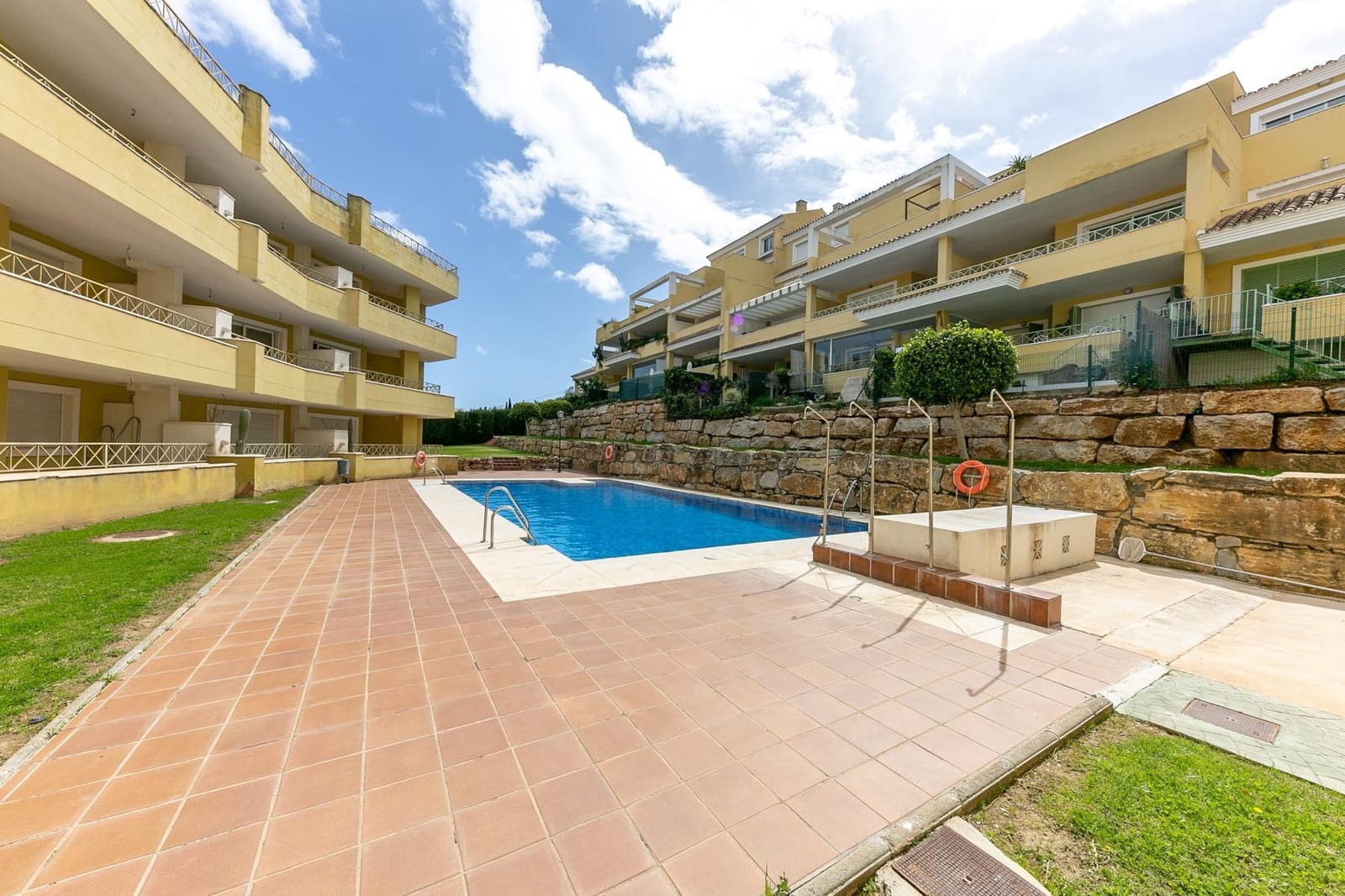 1 quarto Apartamento para venda em Nueva Andalucia com piscina garagem - 325 000 € (Ref: 9401030)