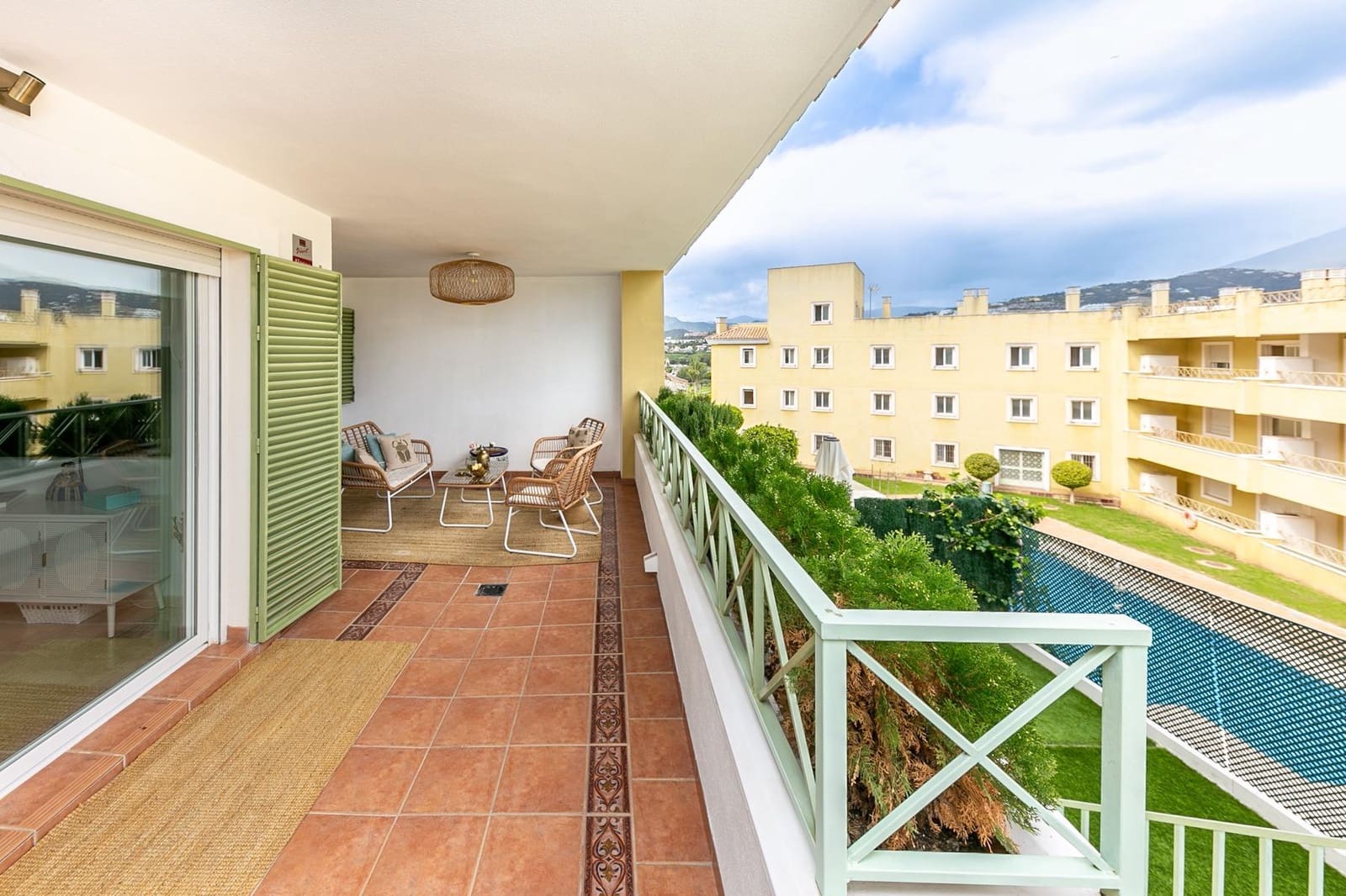 1 quarto Apartamento para venda em Nueva Andalucia com piscina garagem - 325 000 € (Ref: 9401030)