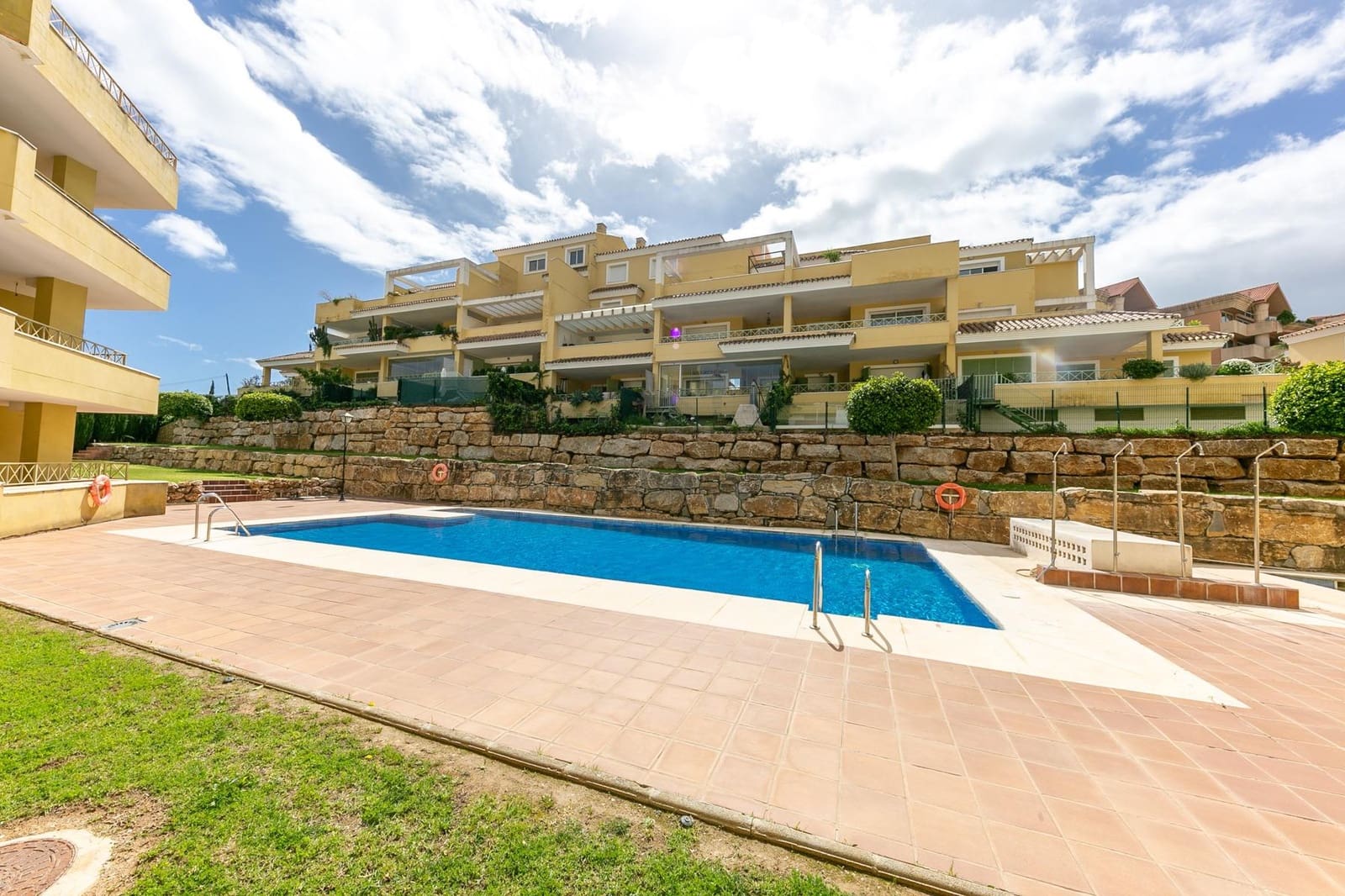 1 quarto Apartamento para venda em Nueva Andalucia com piscina garagem - 325 000 € (Ref: 9401030)