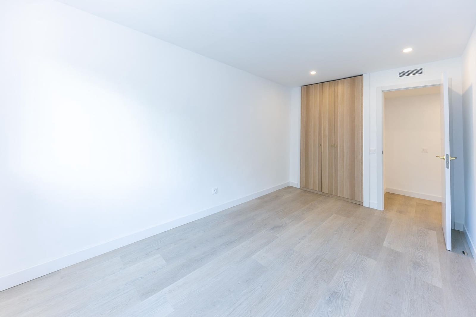 3 bedroom Apartment for sale in Fuengirola with garage - € 397,000 (Ref: 9470691)