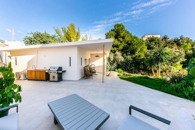 4 bedroom Villa for sale in Fuengirola with pool garage - € 830,000 (Ref: 9470986)