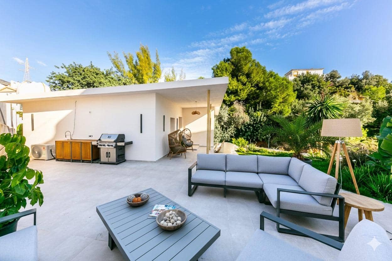 4 soveværelse Villa til salg i Fuengirola med swimmingpool garage - € 830.000 (Ref: 9470986)