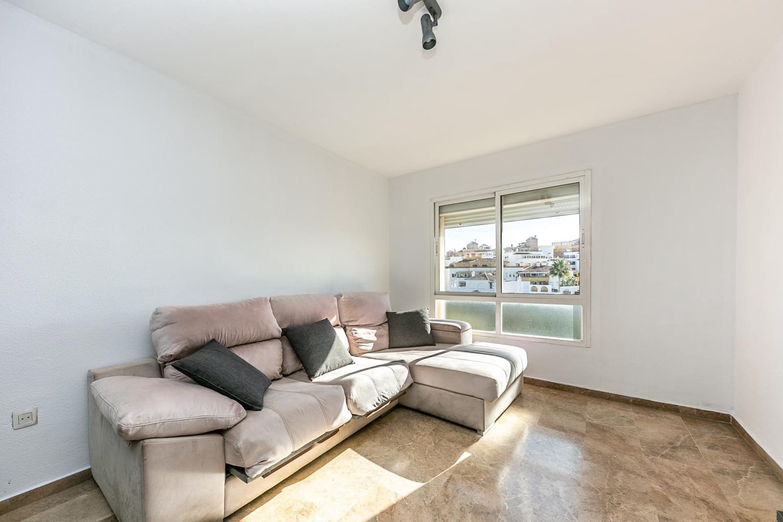 4 bedroom Apartment for sale in Benalmadena with pool garage - € 420,000 (Ref: 9486768)