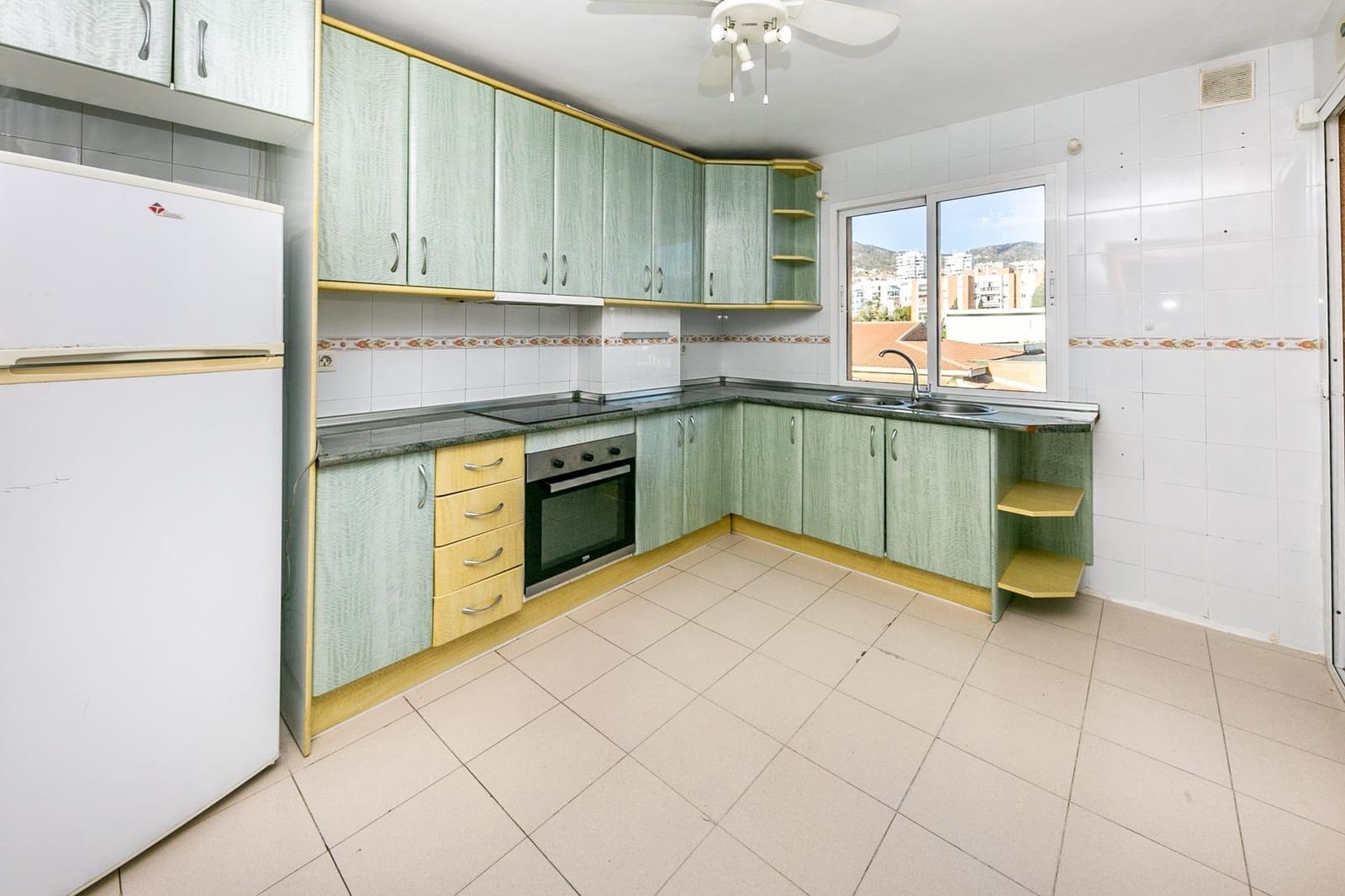 4 bedroom Apartment for sale in Benalmadena with pool garage - € 420,000 (Ref: 9486768)