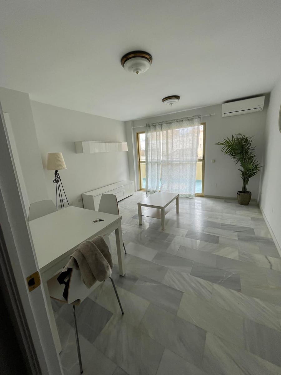 2 bedroom Apartment for rent in Fuengirola - € 1,200 (Ref: 9491314)