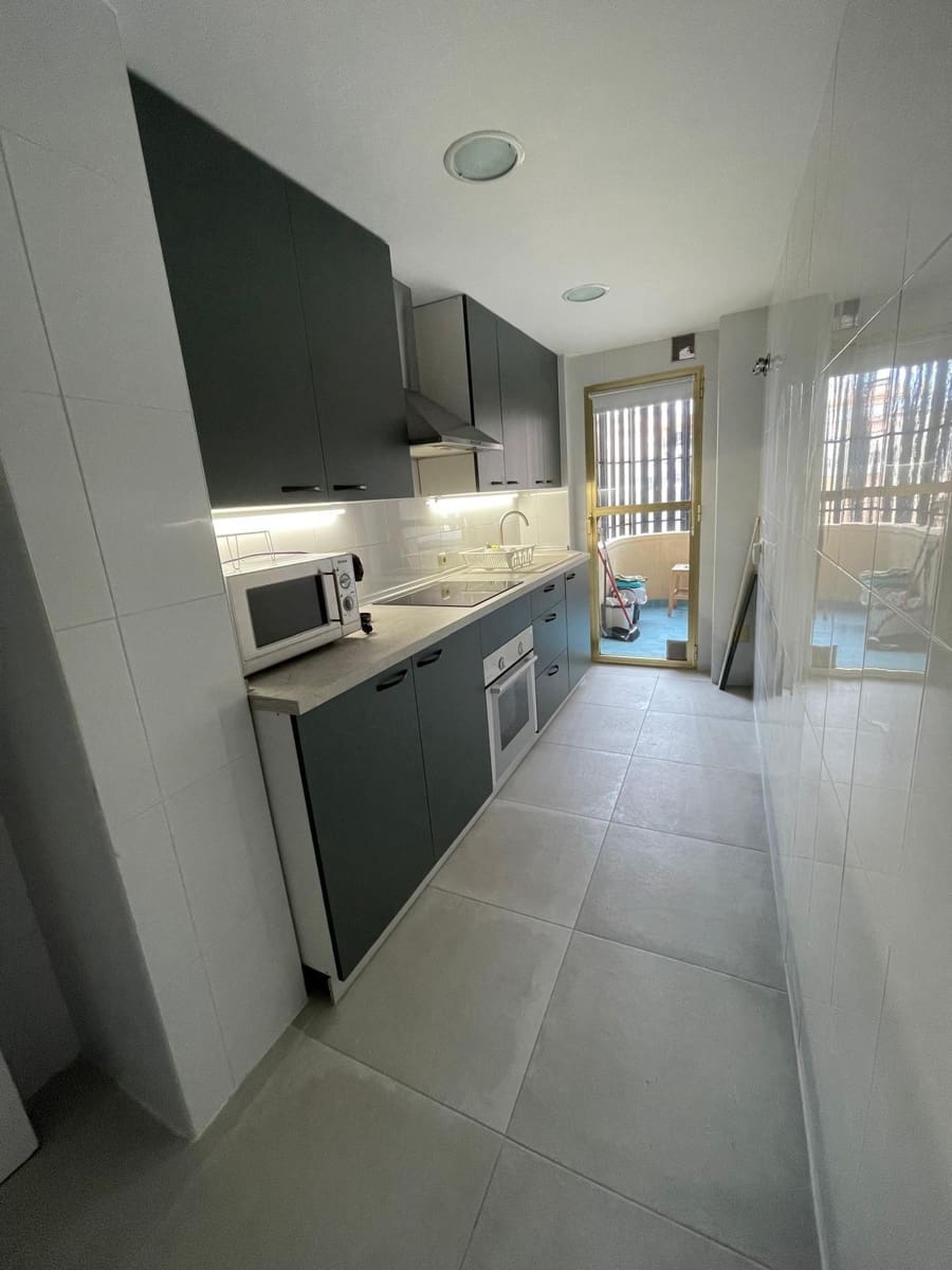 2 bedroom Apartment for rent in Fuengirola - € 1,200 (Ref: 9491314)