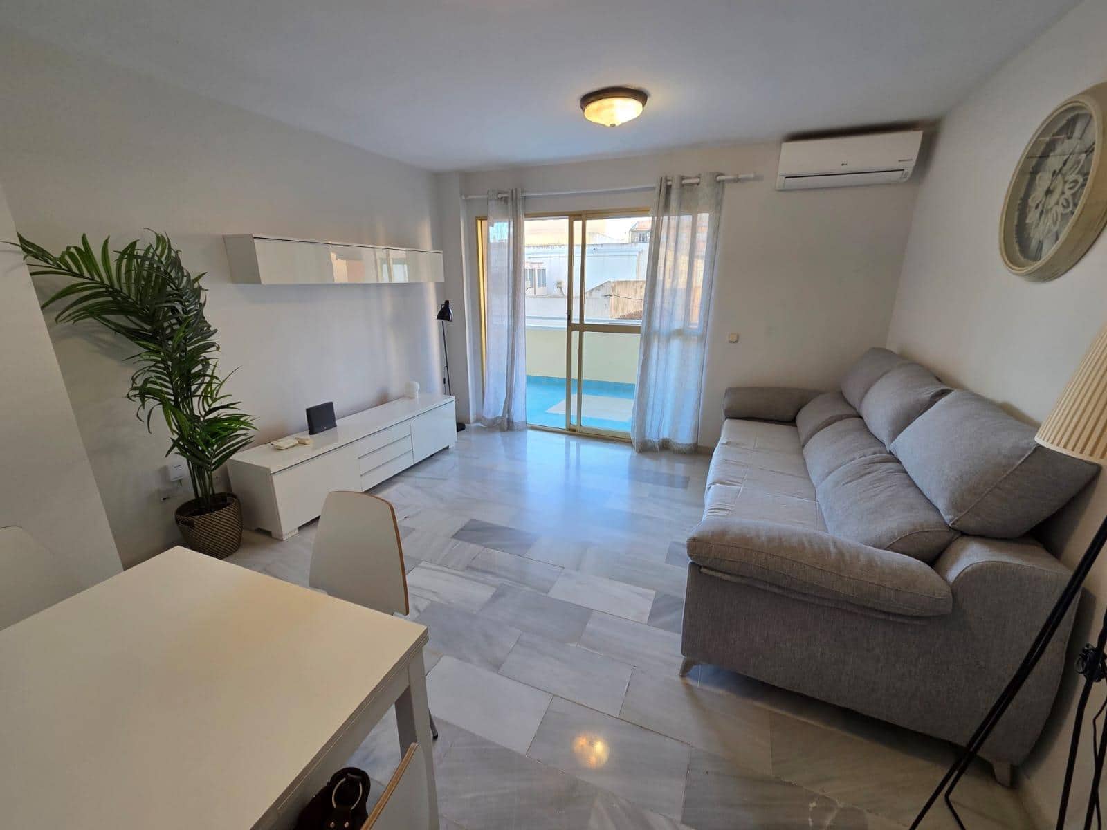 2 bedroom Apartment for rent in Fuengirola - € 1,200 (Ref: 9491314)