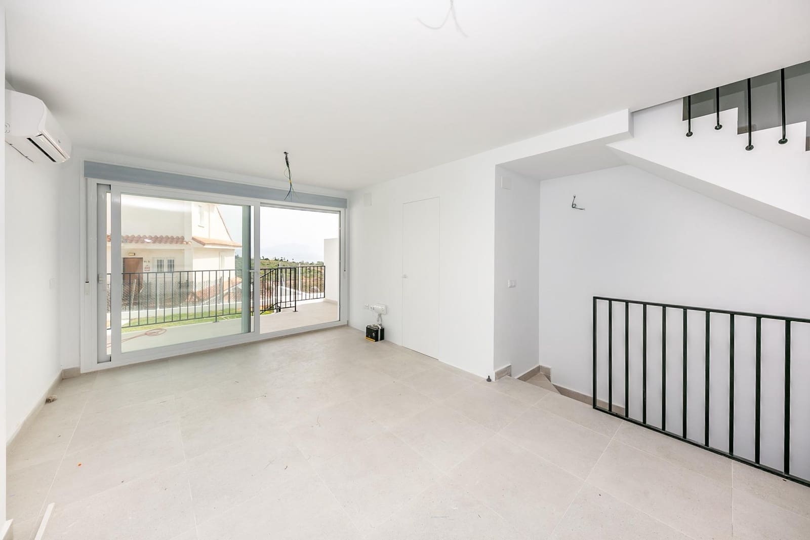 2 bedroom Semi-detached Villa for sale in Manilva - € 349,000 (Ref: 9494650)