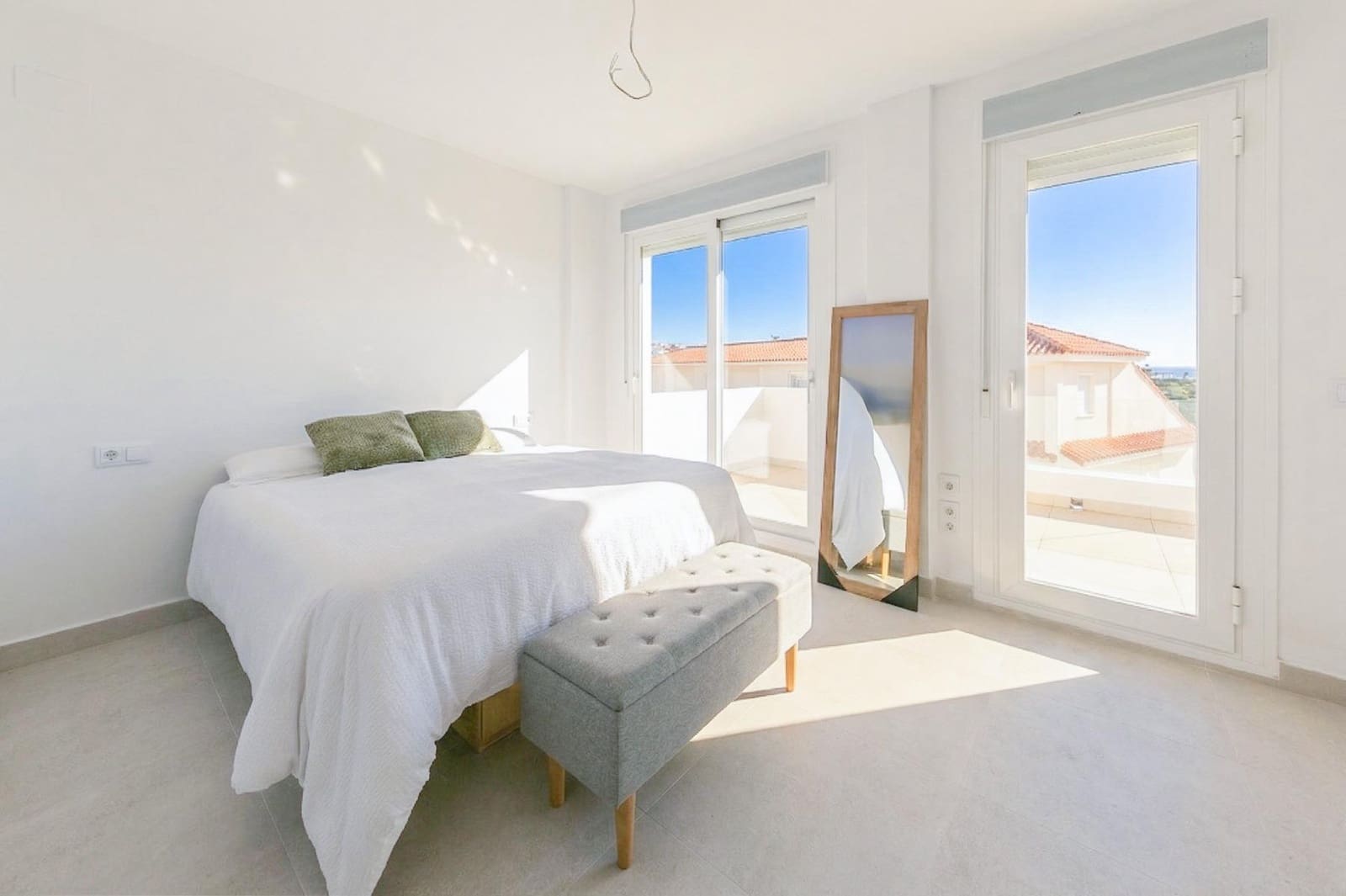 Pareado de 2 habitaciones en Manilva en venta - 315.000 € (Ref: 9494650)