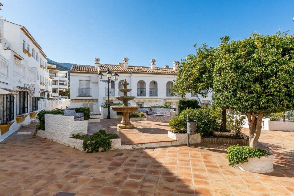 2 bedroom Penthouse for sale in Benalmadena with pool - € 299,000 (Ref: 9513420)