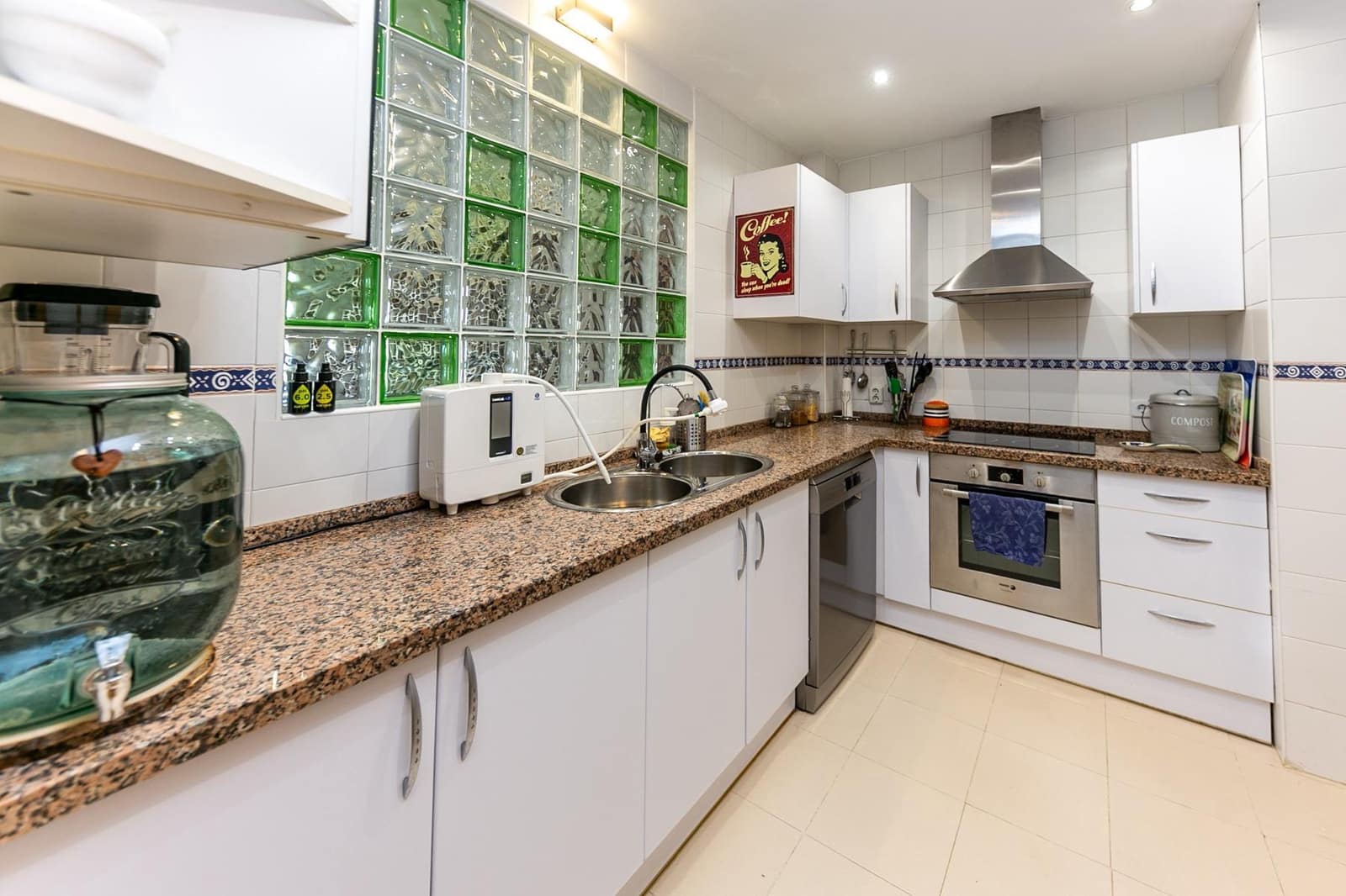 2 soverom Leilighet til salgs i La Cala Hills med svømmebasseng garasje - € 360 000 (Ref: 9513421)