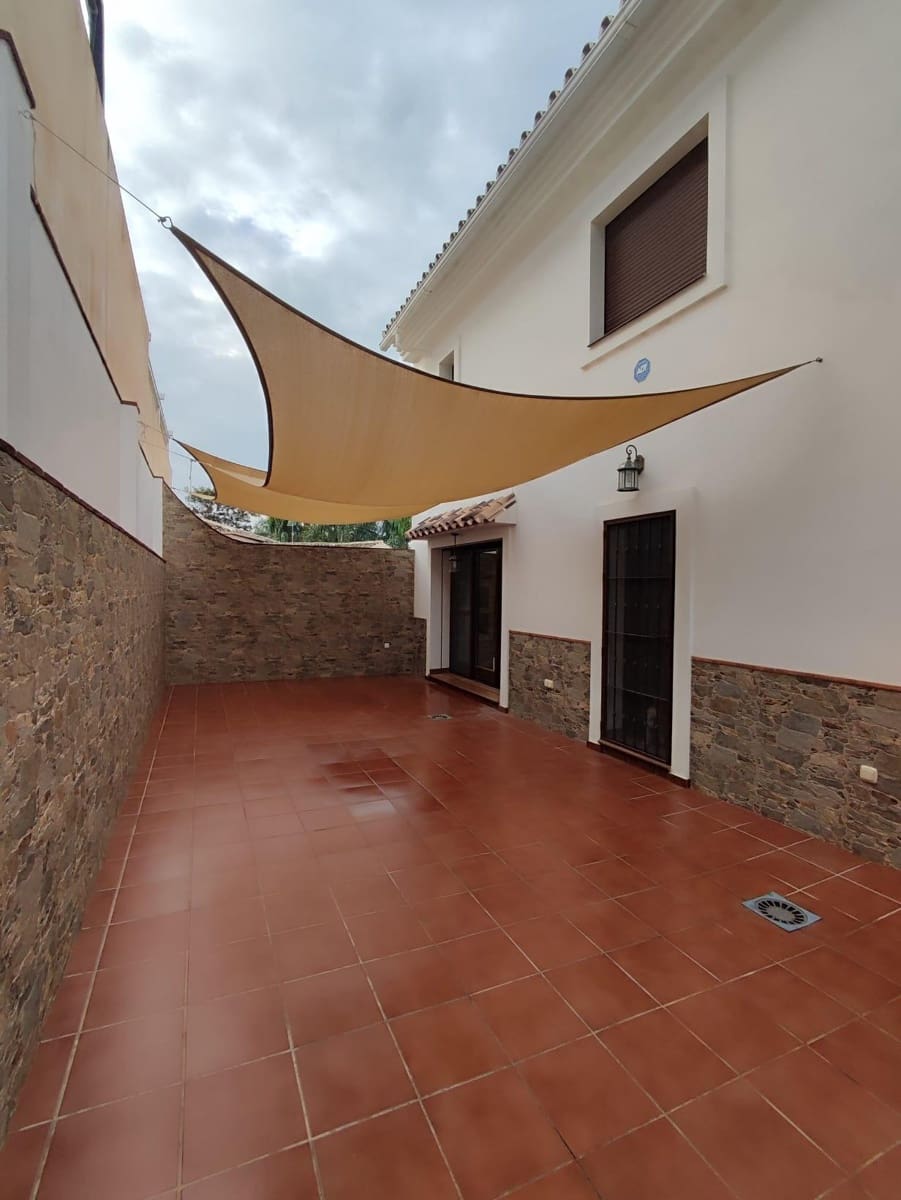 4 bedroom Villa for sale in Fuengirola with garage - € 850,000 (Ref: 9518900)