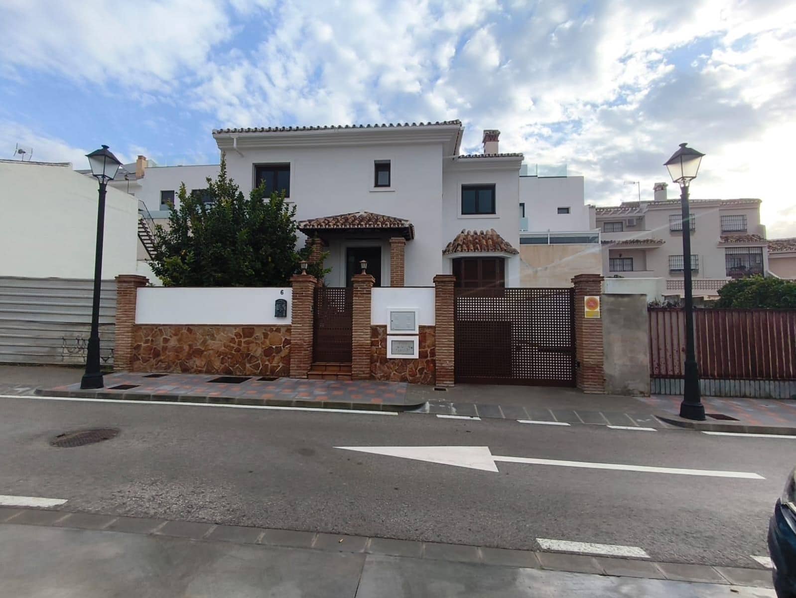 4 bedroom Villa for sale in Fuengirola with garage - € 850,000 (Ref: 9518900)