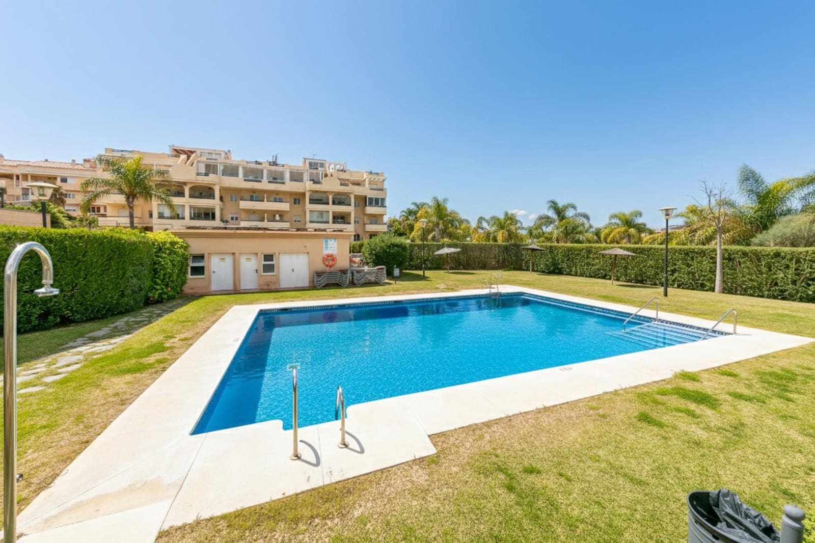 Apartamento de 2 habitaciones en New Golden Mile en venta con piscina garaje - 299.000 € (Ref: 9543613)