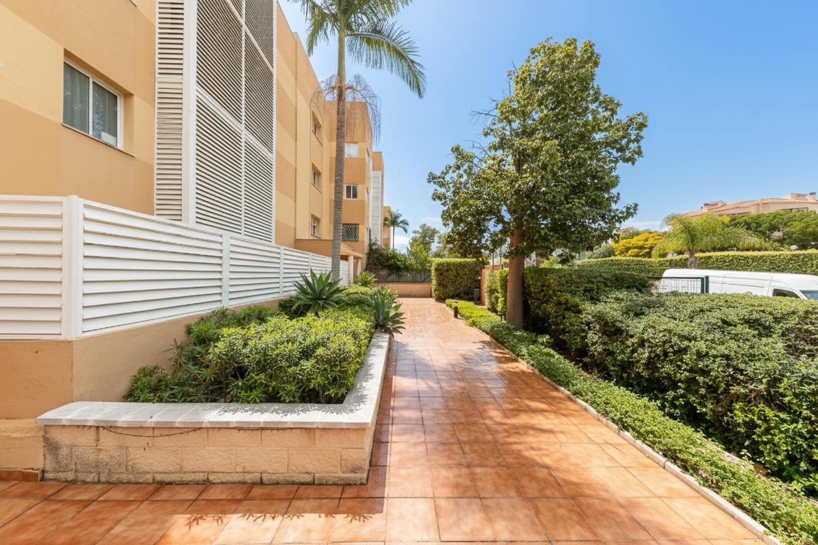 Apartamento de 2 habitaciones en New Golden Mile en venta con piscina garaje - 299.000 € (Ref: 9543613)