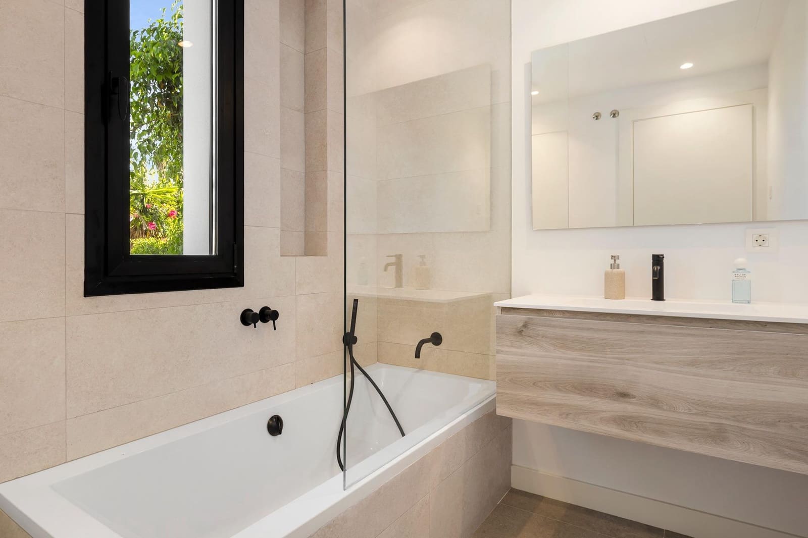 5 sypialnia Willa na sprzedaż w Marbella z basenem garażem - 3 450 000 € (Ref: 9565237)