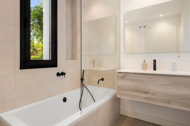 5 soverom Villa til salgs i Marbella med svømmebasseng garasje - € 3 450 000 (Ref: 9565237)